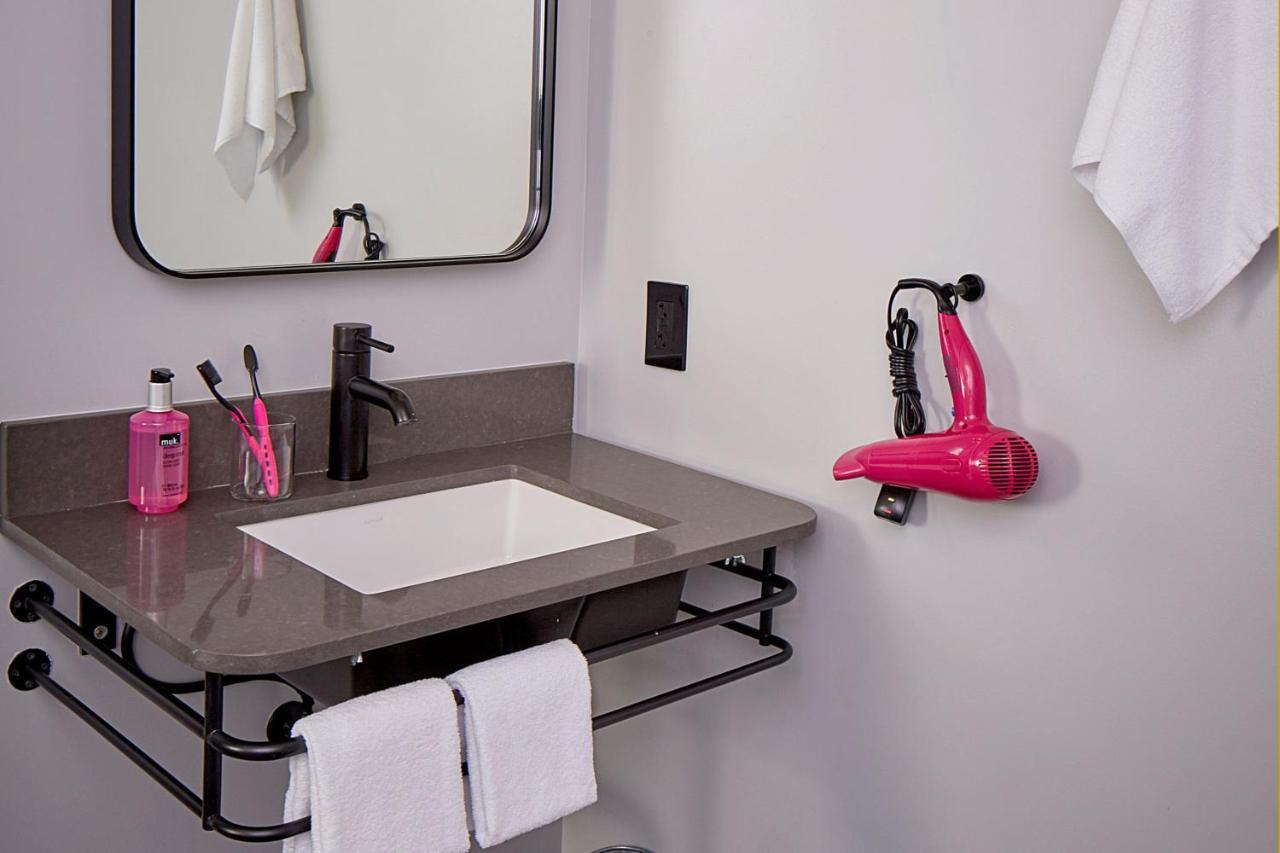 Moxy Denver Cherry Creek Dış mekan fotoğraf